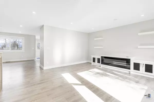 Surrey, BC V4P 1G3,15285 28 AVE