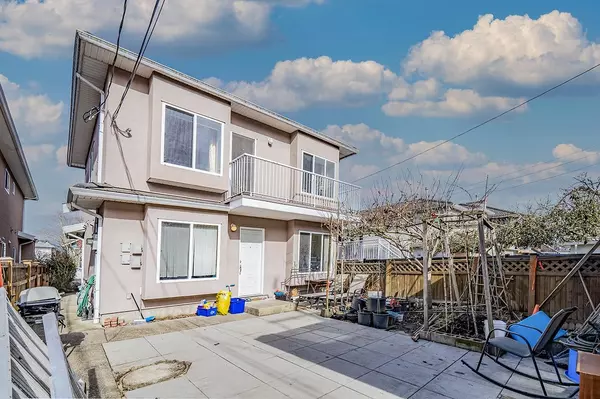 Burnaby, BC V5C 2B3,4130 Pandora ST