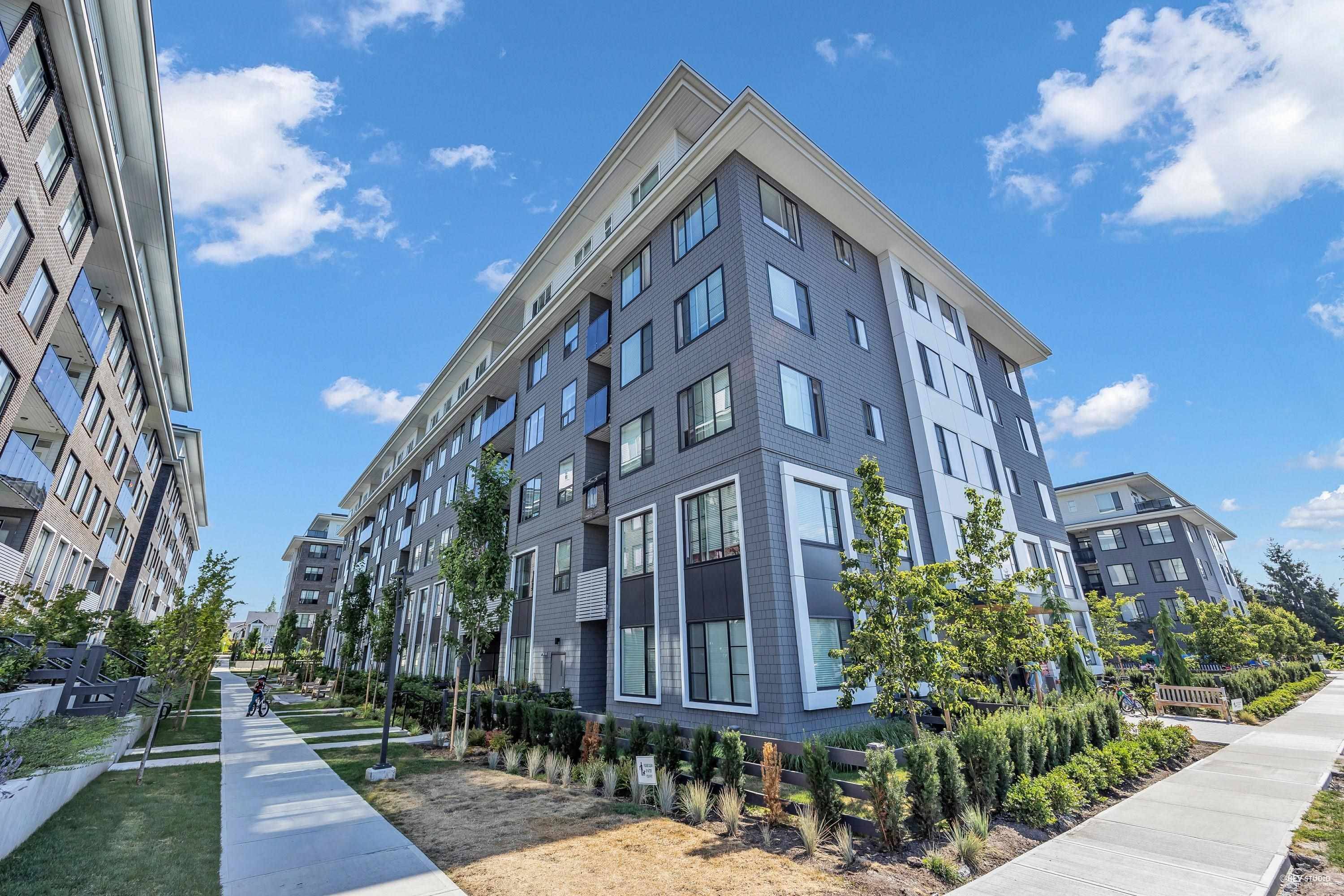 15825 85 AVE #302, Surrey, BC V4N 6W9