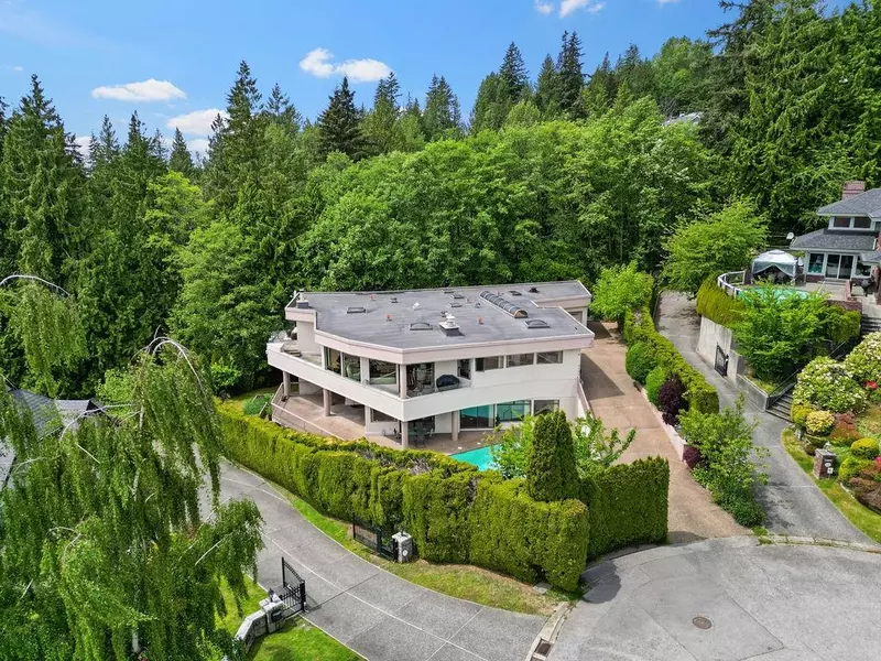 2490 Westhill CT, West Vancouver, BC V7S 3A5