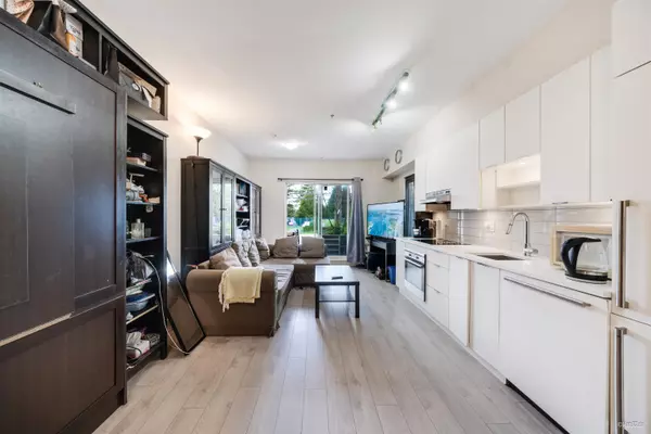 Surrey, BC V3R 5E2,13678 Grosvenor RD #101