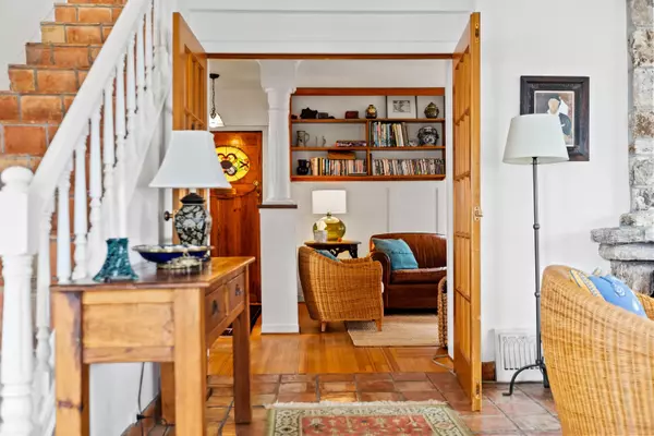 West Vancouver, BC V7V 1N3,3615 Sunset LN