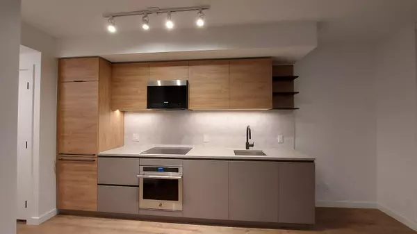 Surrey, BC V3T 0S7,10448 University DR #1503