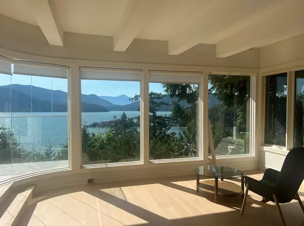 West Vancouver, BC V7W 2A1,6175 Nelson AVE