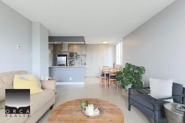 2016 Fullerton AVE #1704, North Vancouver, BC V7P 3E6