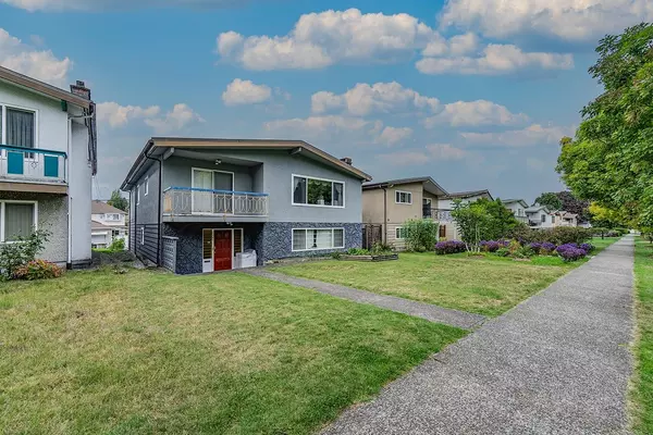 Vancouver, BC V5P 3A5,5595 Dumfries ST