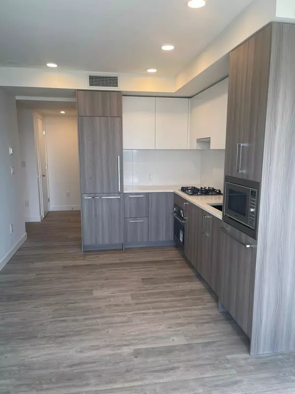 Surrey, BC V3T 2V3,9675 King George BLVD #1901