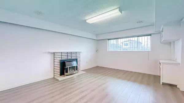 Burnaby, BC V5C 2X3,4207 Union ST