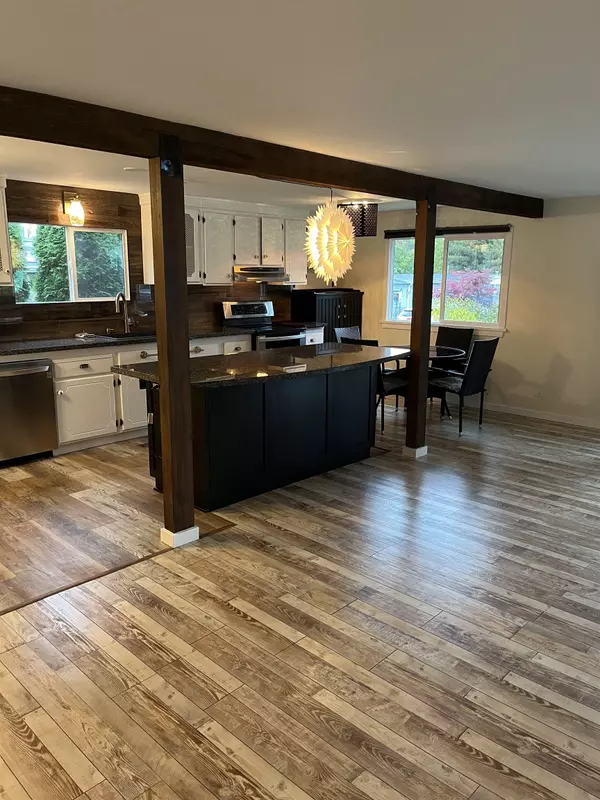 Surrey, BC V4A 4X4,1840 160 ST #6