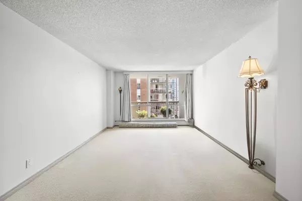 2016 Fullerton AVE #1006 North Vancouver, BC V7P 3E6