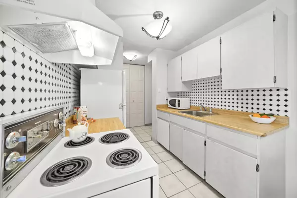 North Vancouver, BC V7P 3E6,2016 Fullerton AVE #1006