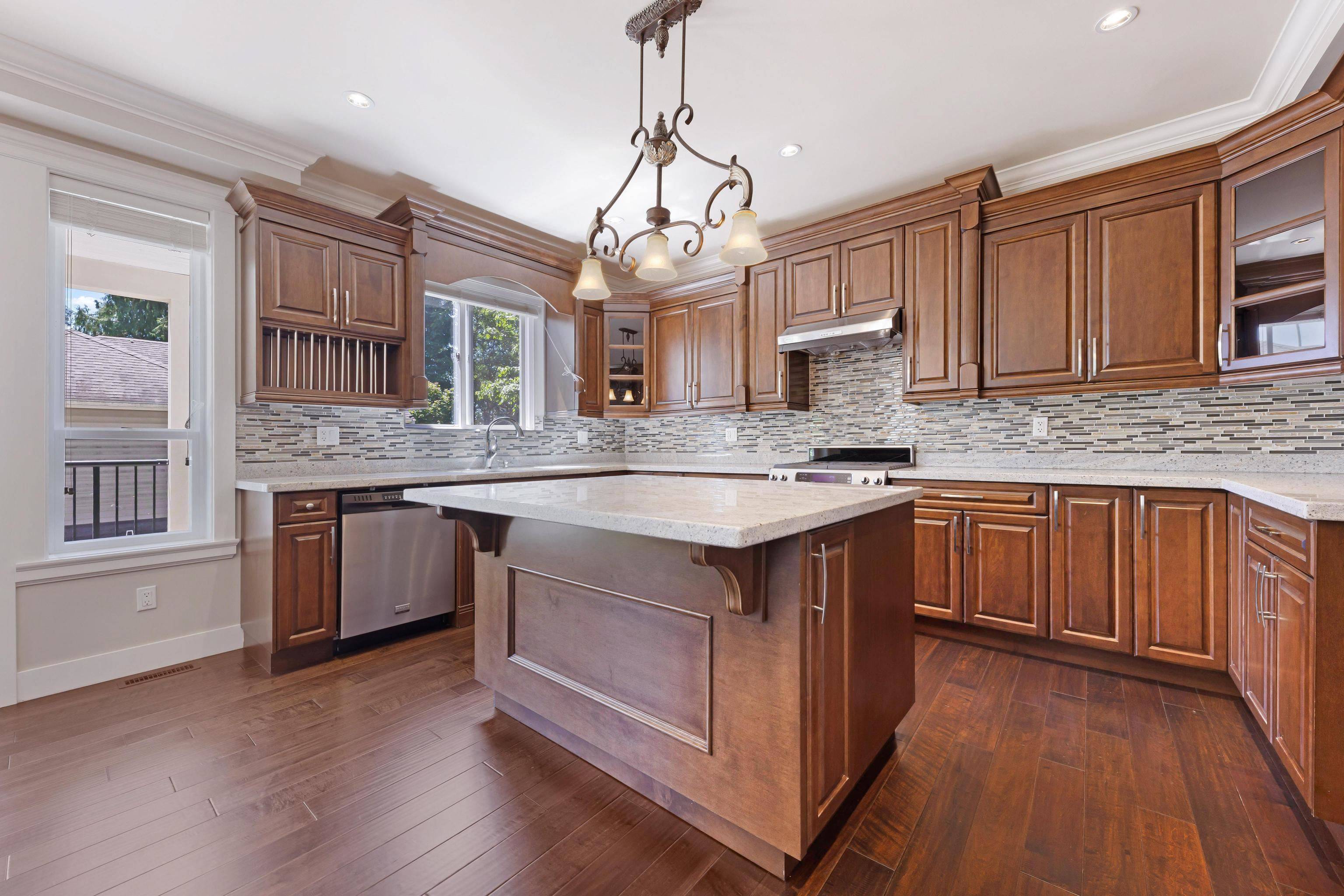 Coquitlam, BC V3B 3H6,3462 Darwin AVE
