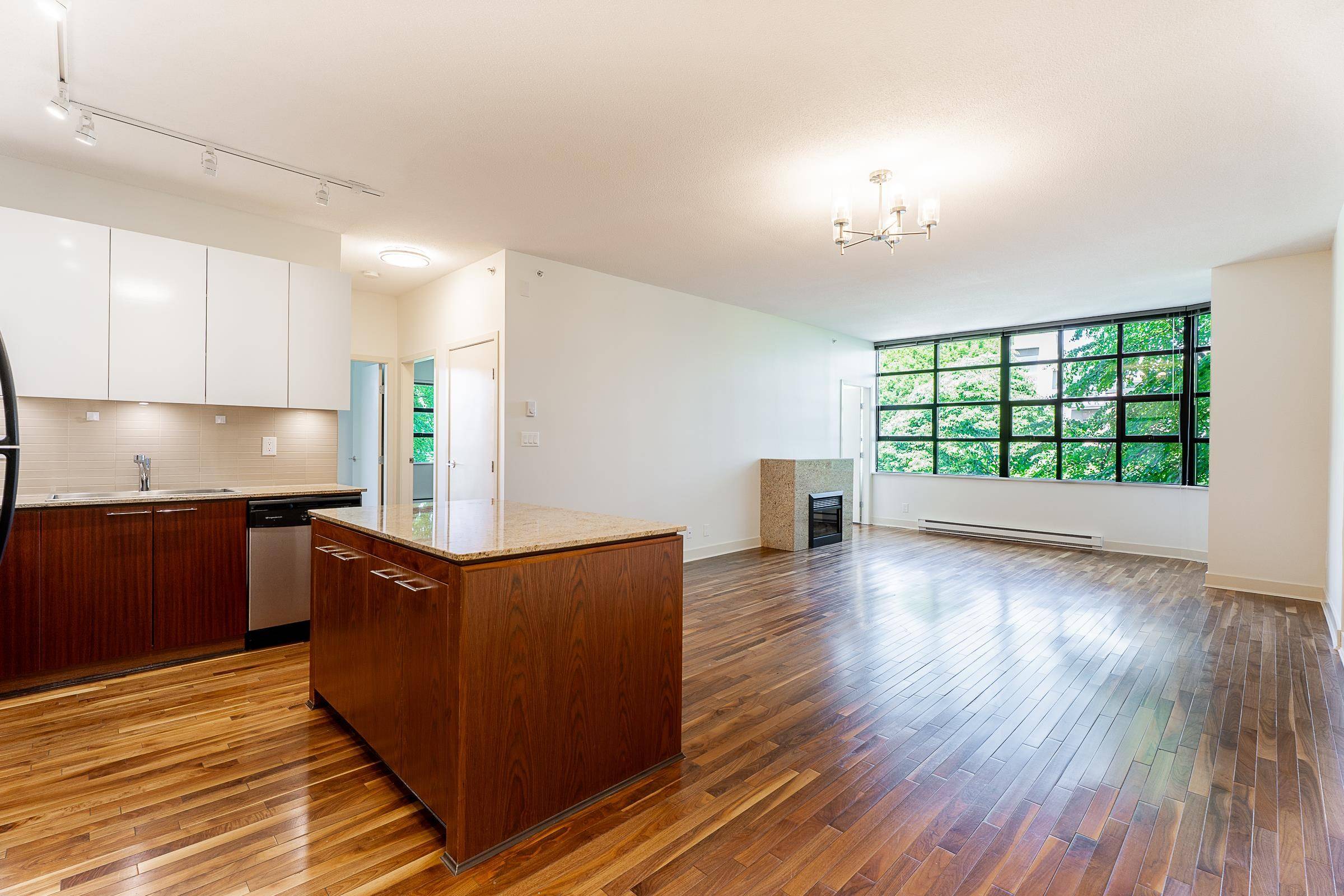 Vancouver, BC V6K 4W5,2828 Yew ST #303