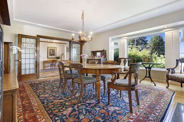 North Vancouver, BC V7R 2G3,670 Montroyal BLVD