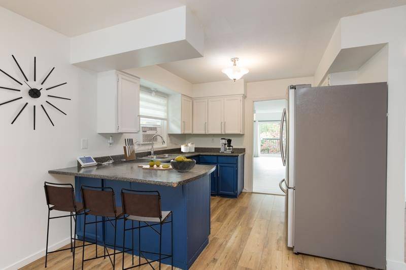 North Vancouver, BC V7P 1W9,1564 Hope RD