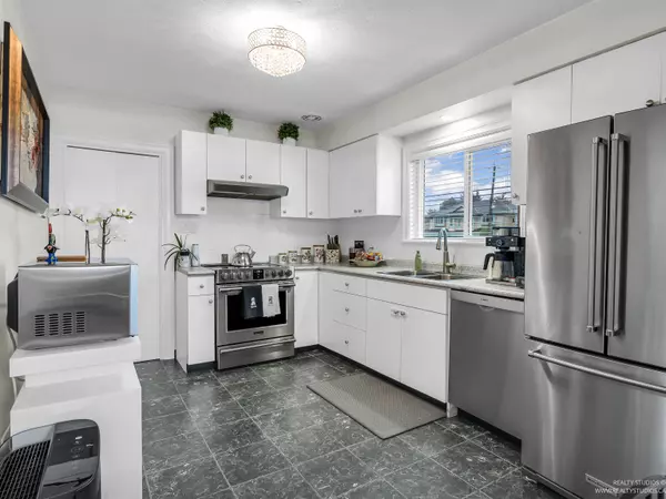 Burnaby, BC V5E 2J7,7774 Berkley ST