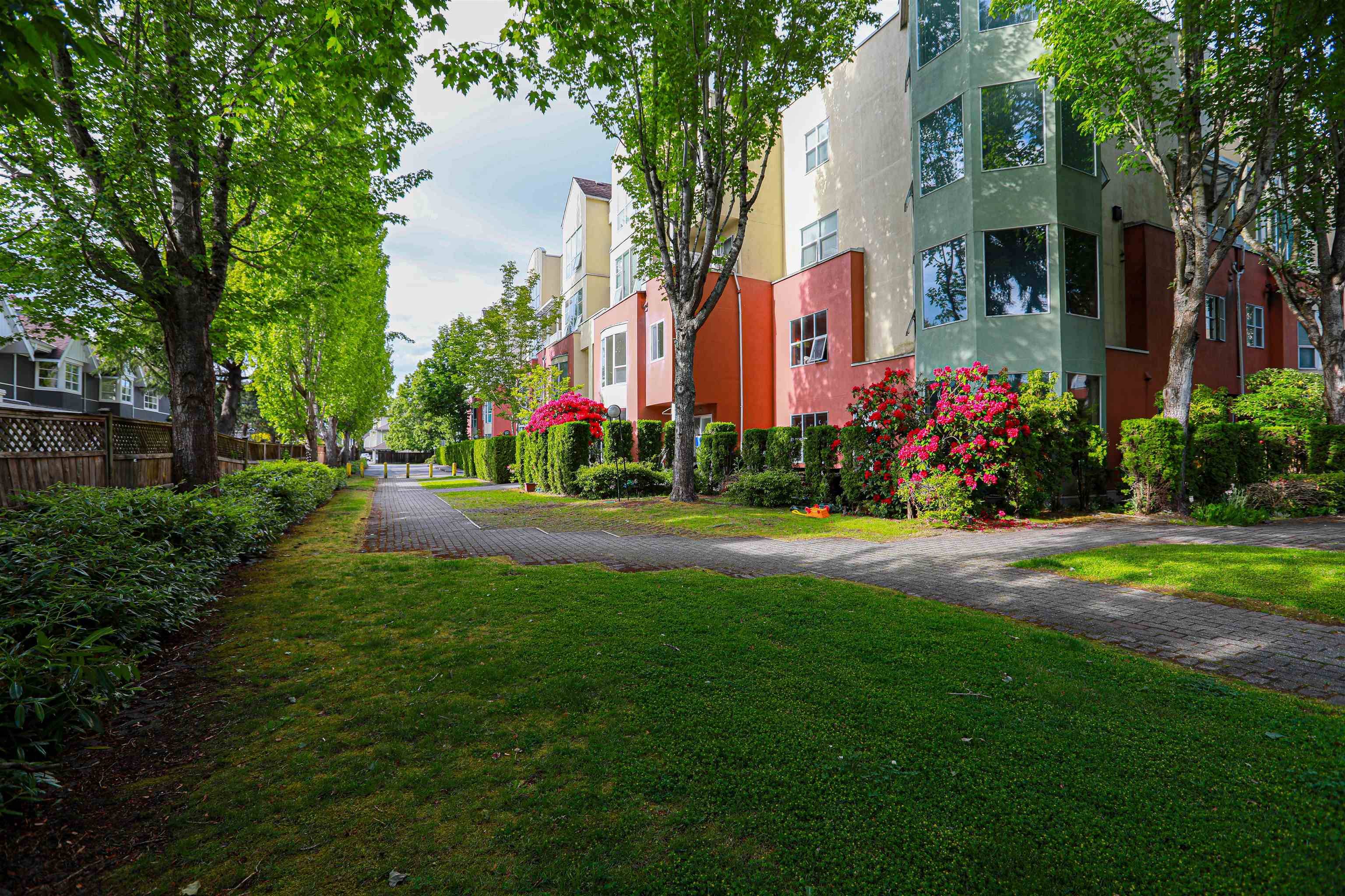 Richmond, BC V6Y 3X1,8300 General Currie RD #224