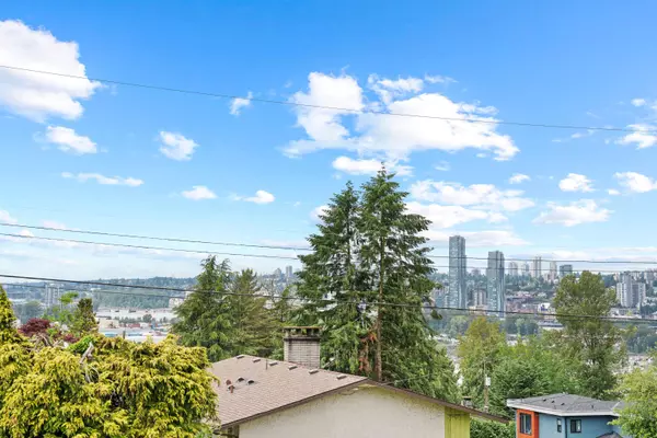 Surrey, BC V3V 4Y4,10278 125 ST