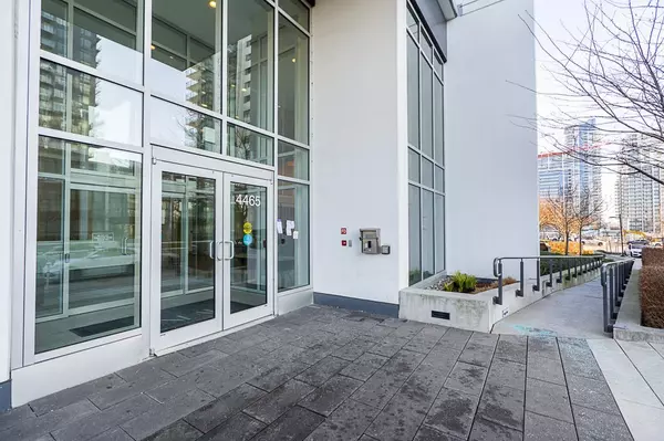 Burnaby, BC V5C 0L8,4465 Juneau ST #707