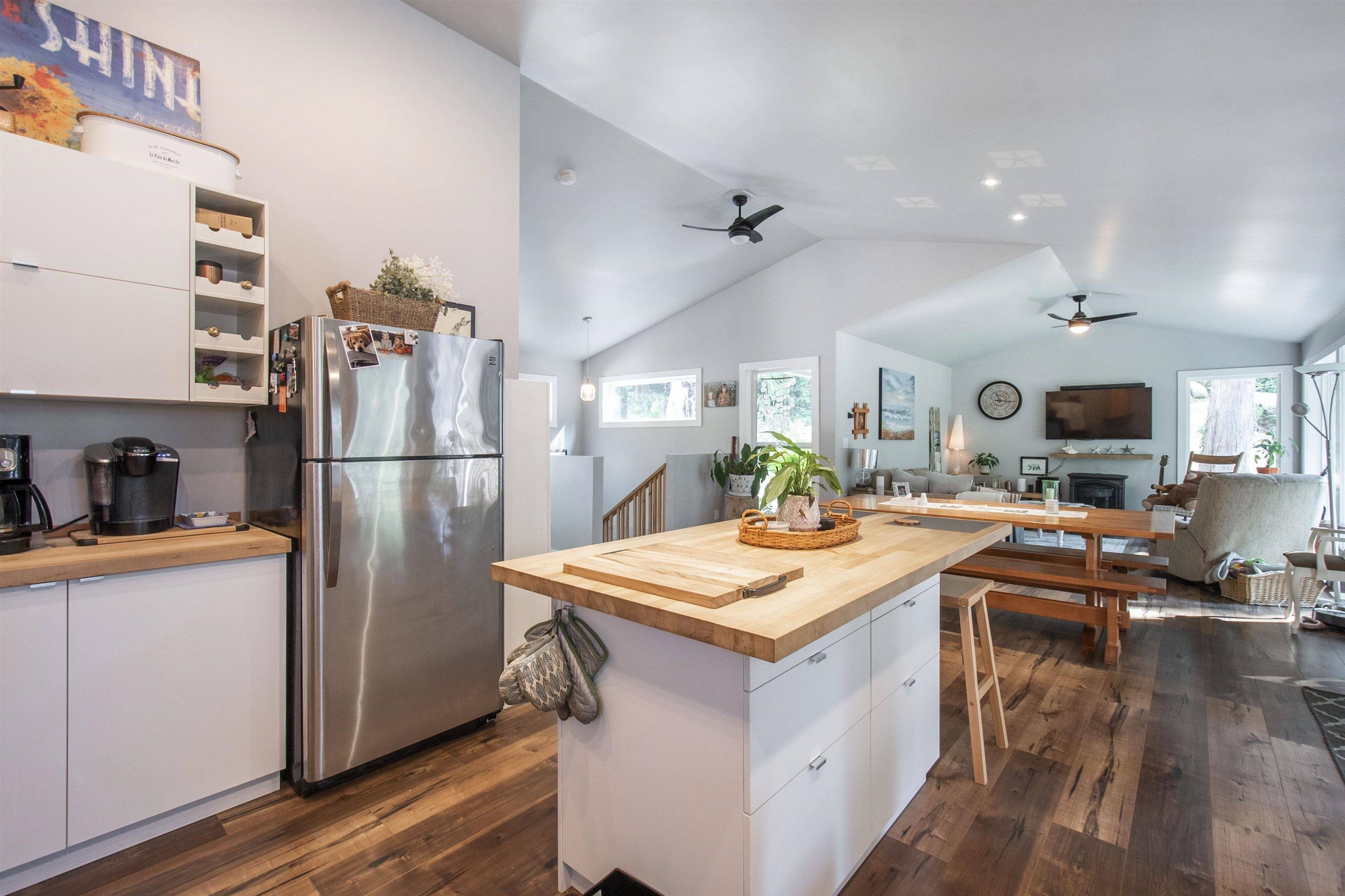 767 Geddes RD Roberts Creek, BC V0N 2W6