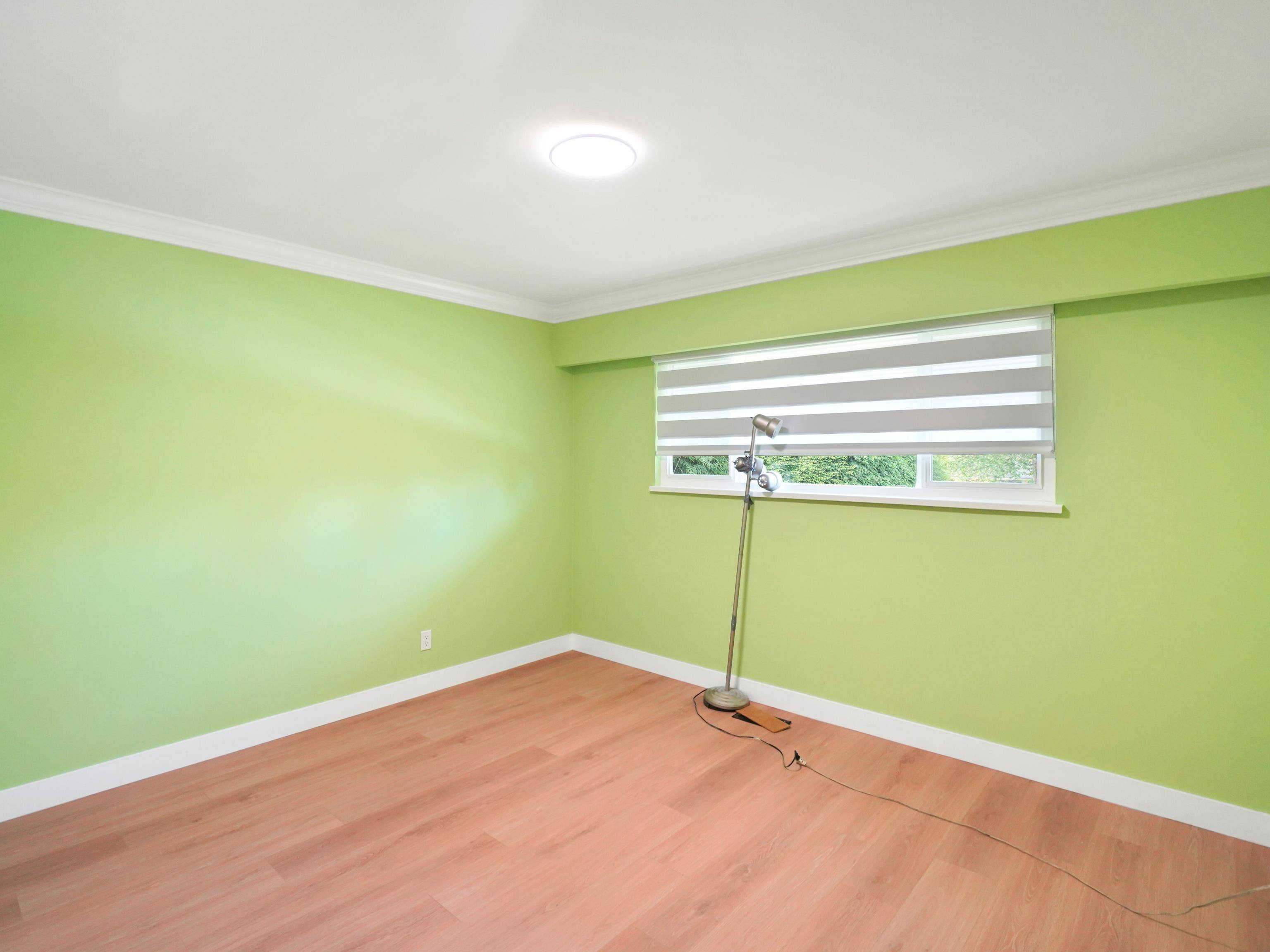 14935 Kew DR Surrey, BC V3R 4Y1