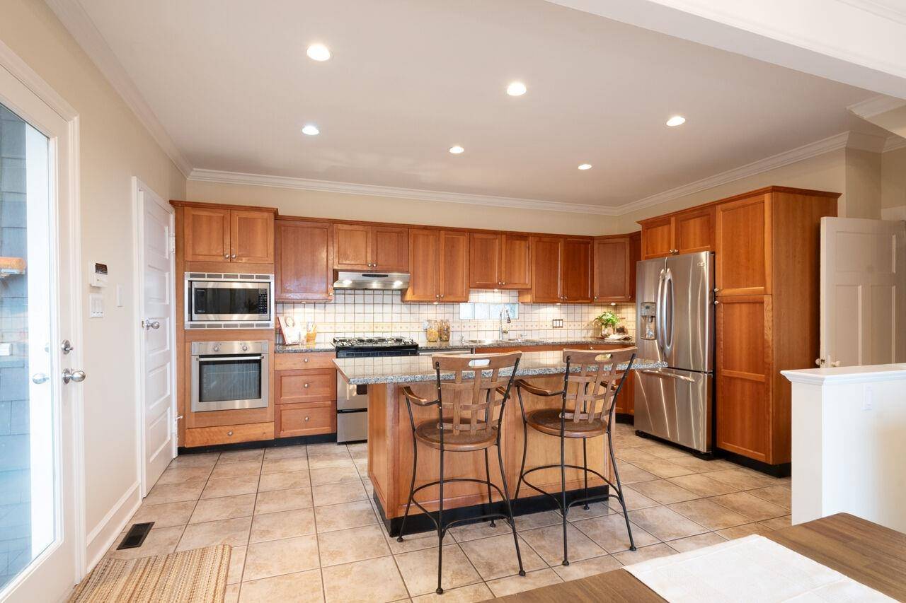 West Vancouver, BC V7V 4K8,1461 27th ST