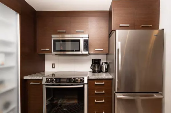 Coquitlam, BC V3B 0B8,2959 Glen DR #1103