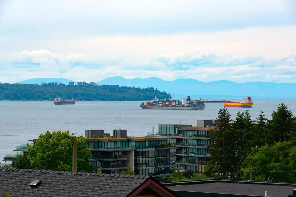 West Vancouver, BC V7T 1K1,1168 Esquimalt AVE
