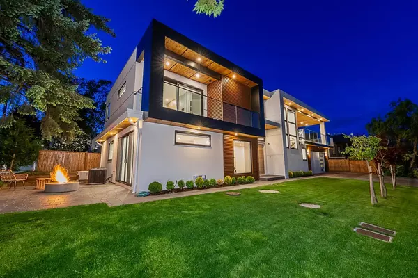 White Rock, BC V4B 1W8,15911 Cliff AVE