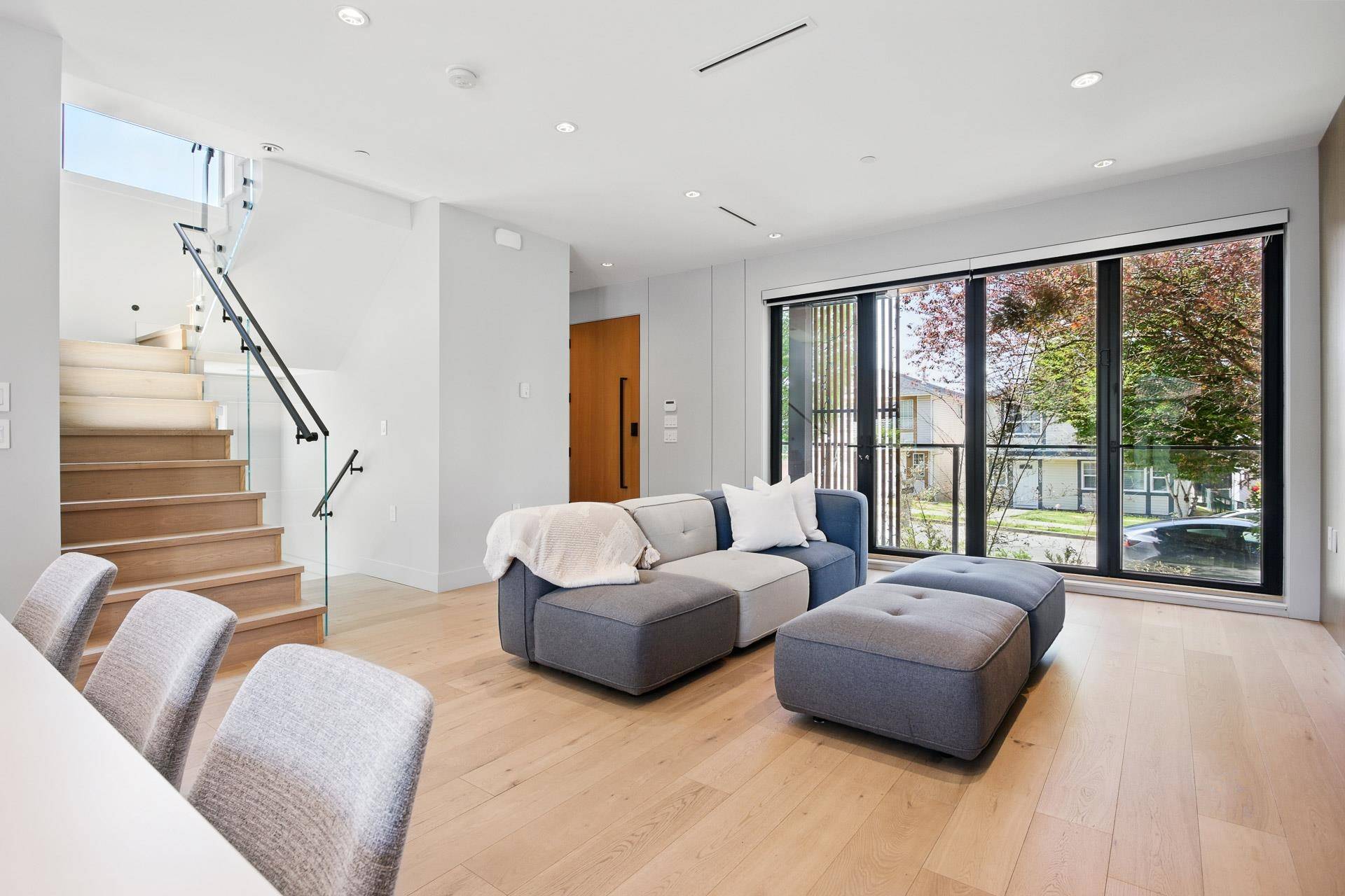 Vancouver, BC V5W 3K5,5086 Ross ST