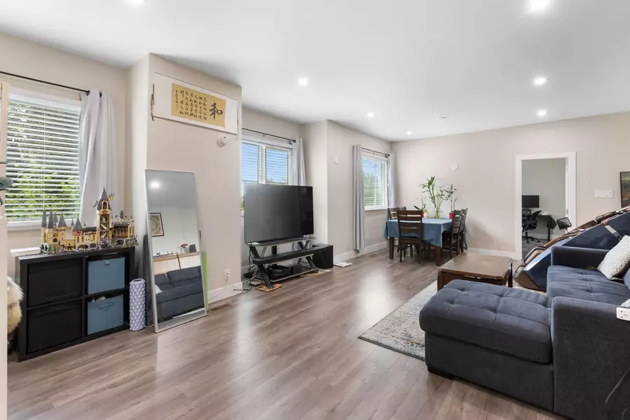 2013 Marine WAY, New Westminster, BC V3M 2H2