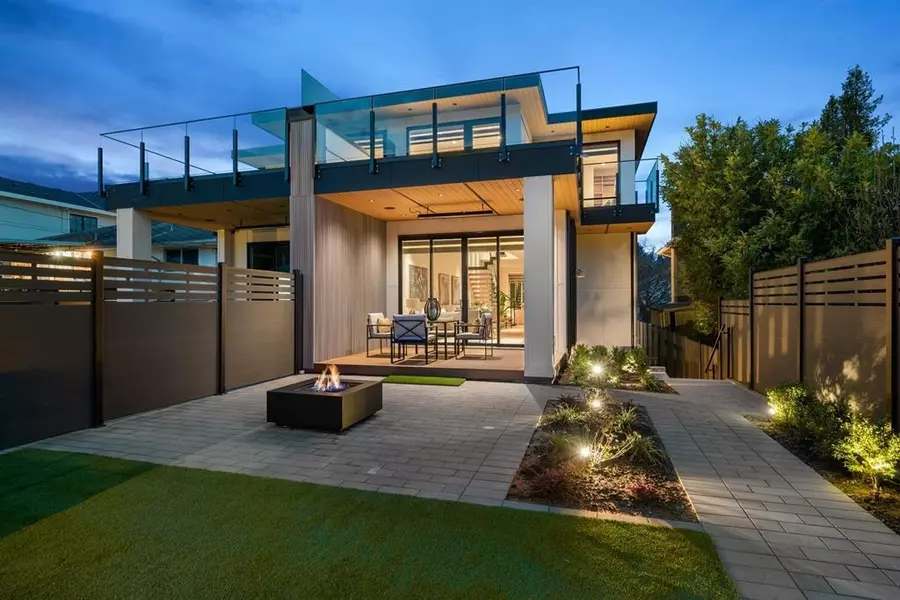 324 E 18th ST #Suite, North Vancouver, BC V7L 2Y9