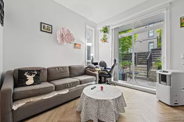 Surrey, BC V3T 0R5,13929 105 BLVD #109