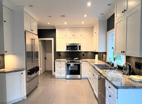 Vancouver, BC V6M 3N8,5776 Angus DR