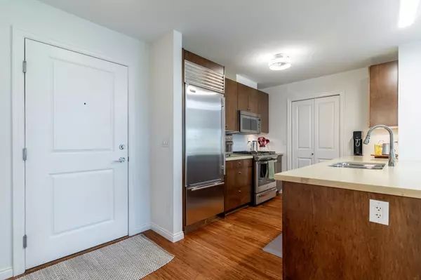 Surrey, BC V3Z 2H5,3355 Rosemary Heights DR #309