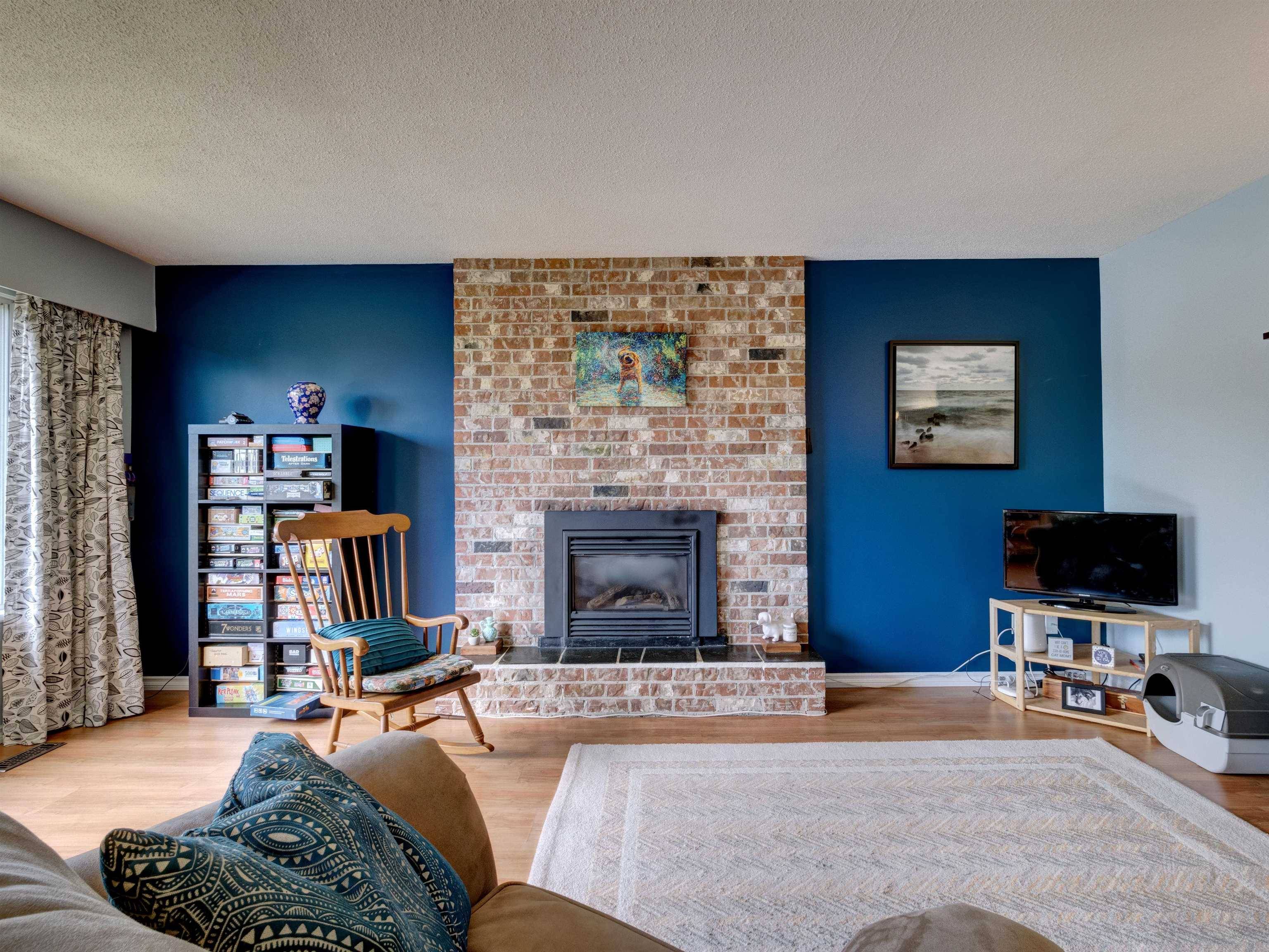 5218 Radcliffe RD Sechelt, BC V7Z 0C1