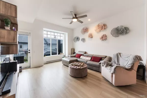 Coquitlam, BC V3B 0N7,1221 Rocklin ST #10
