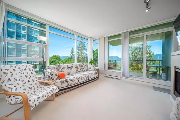Burnaby, BC V5A 0A6,9222 University CRES #701