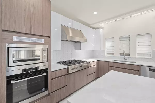 Vancouver, BC V5S 2Y2,6823 Killarney ST