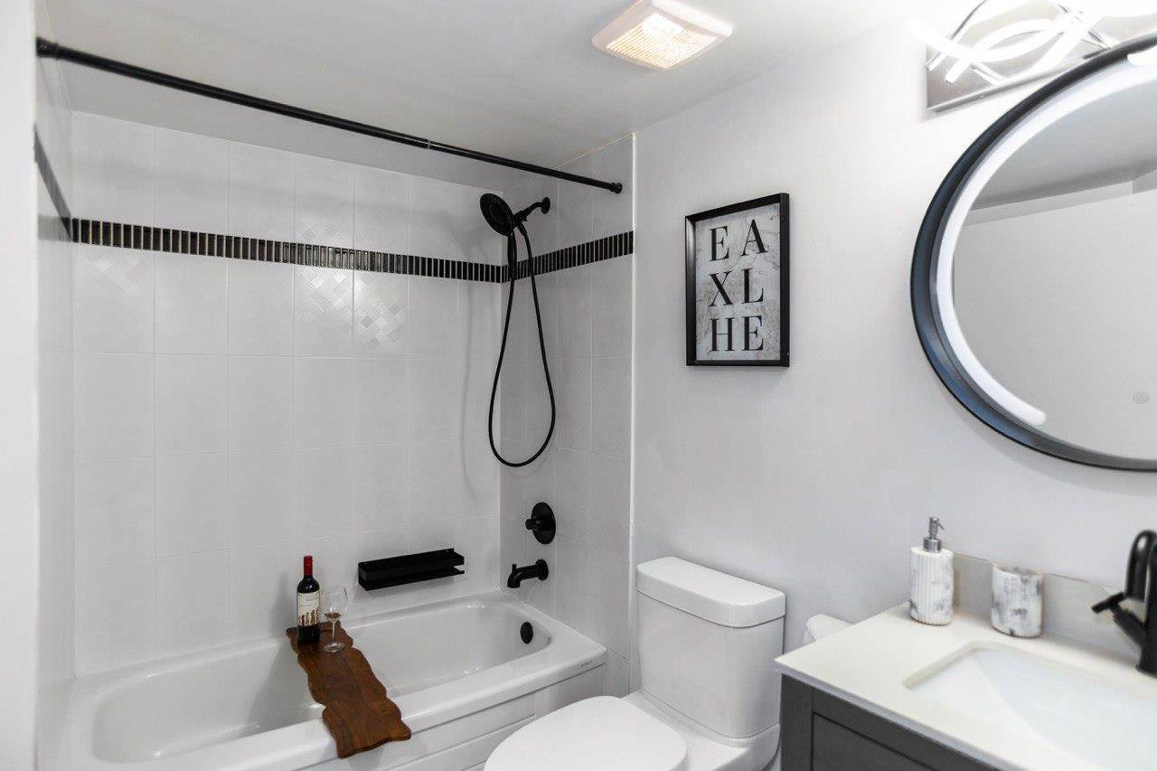 Vancouver, BC V6Z 2N1,1500 Howe ST #2009