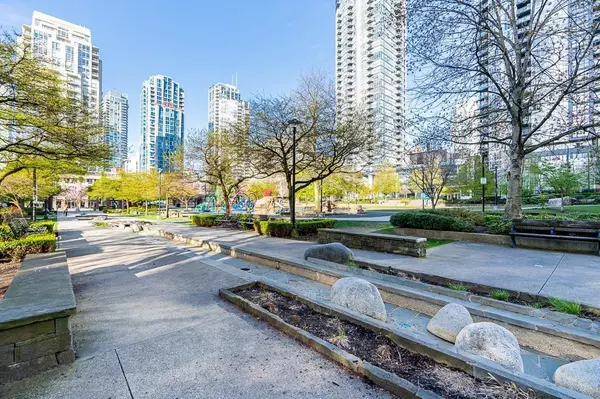 Vancouver, BC V6B 0S3,1111 Richards ST #1910