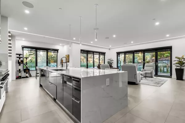 184 Kinsey DR Port Moody, BC V3H 0G7