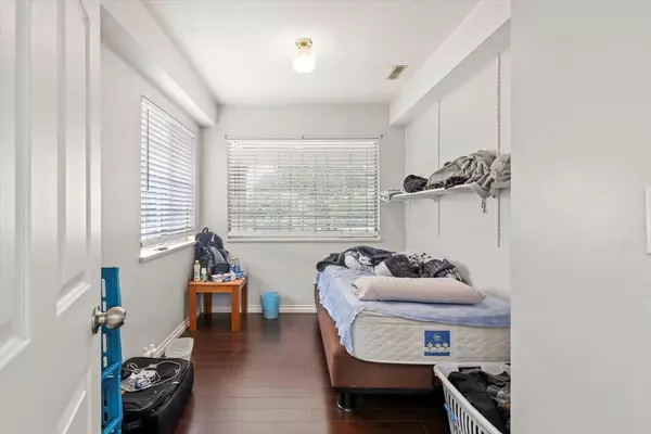 8036 Cedar ST Mission, BC V2V 3N1