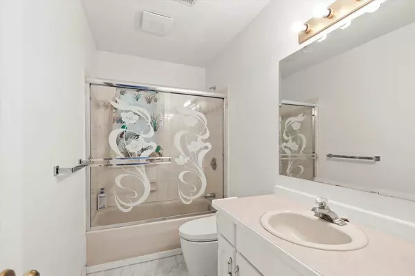 8036 Cedar ST Mission, BC V2V 3N1