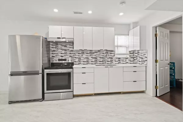 8036 Cedar ST Mission, BC V2V 3N1