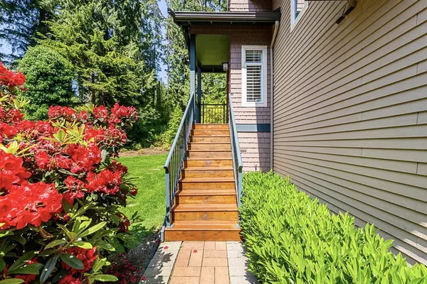 North Vancouver, BC V7H 2Z6,1190 Strathaven DR