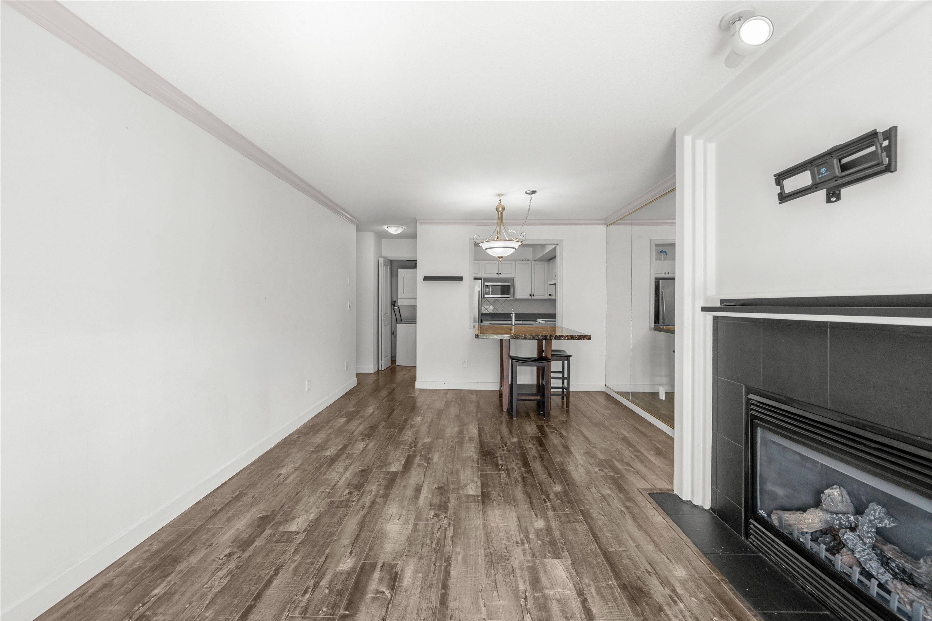 2229 152 ST #204 Surrey, BC V4A 4P1