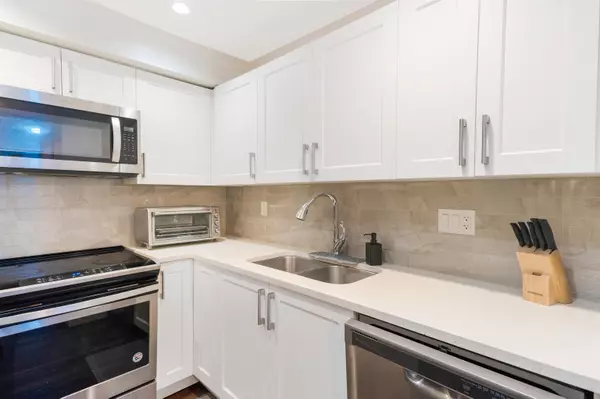 Port Coquitlam, BC V3B 1E8,1990 Westminster AVE #104
