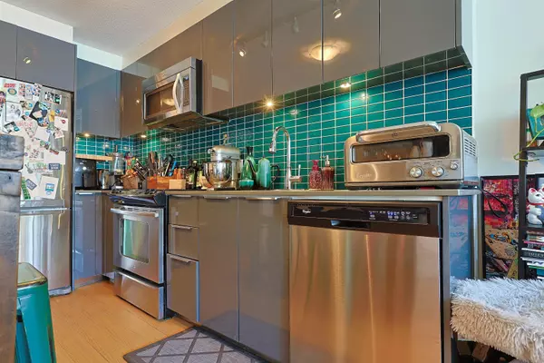 Vancouver, BC V6B 0M2,1325 Rolston ST #908