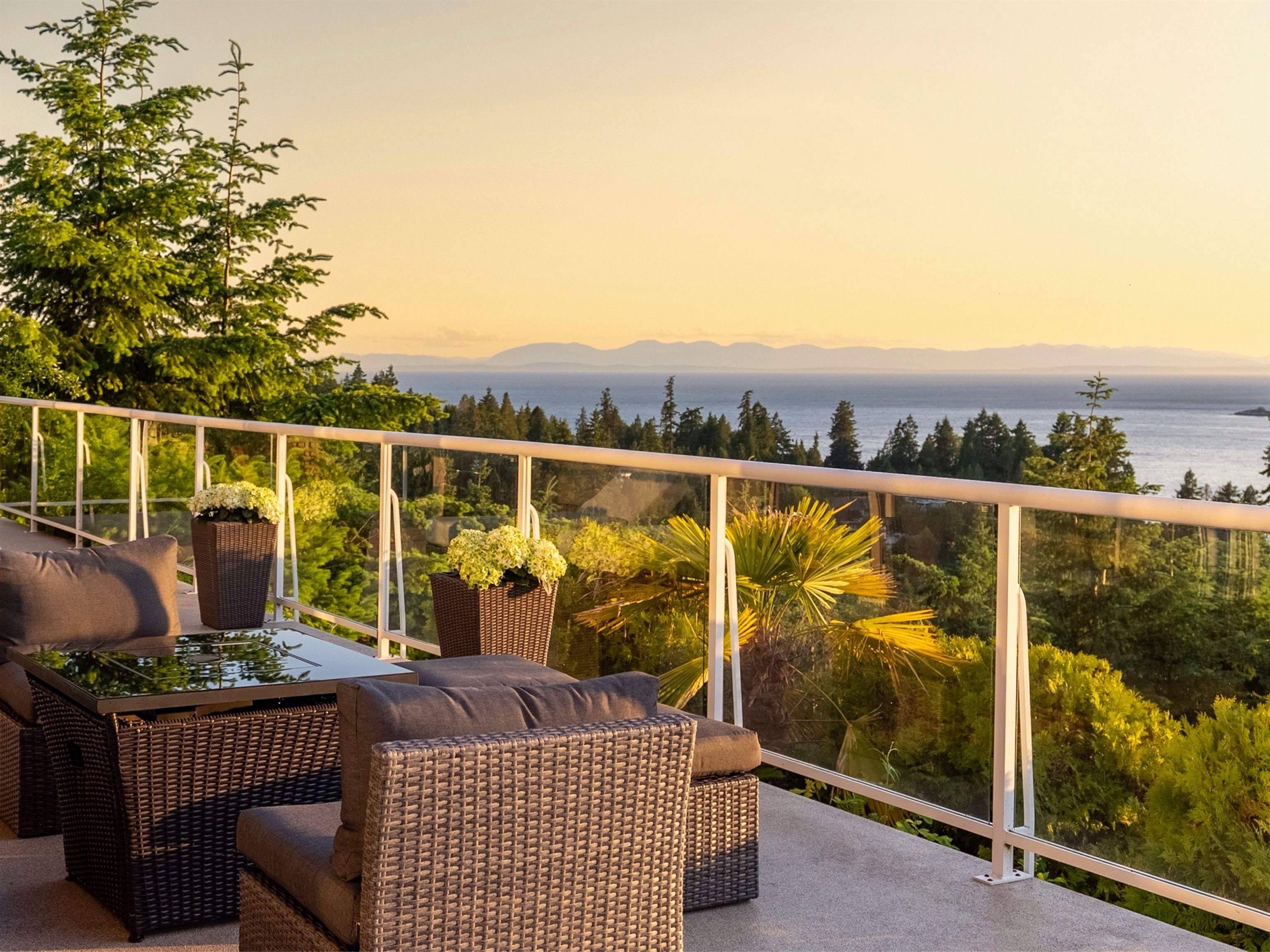 5532 Westhaven RD, West Vancouver, BC V7W 3E9